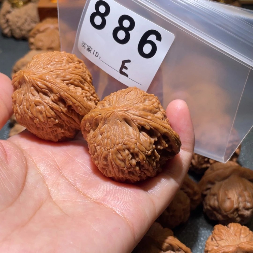 夏****文玩核桃把件泥鳅背