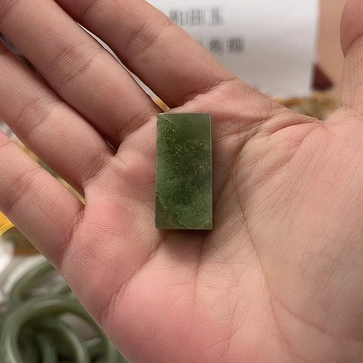 颈饰未镶嵌和田玉印章吊坠