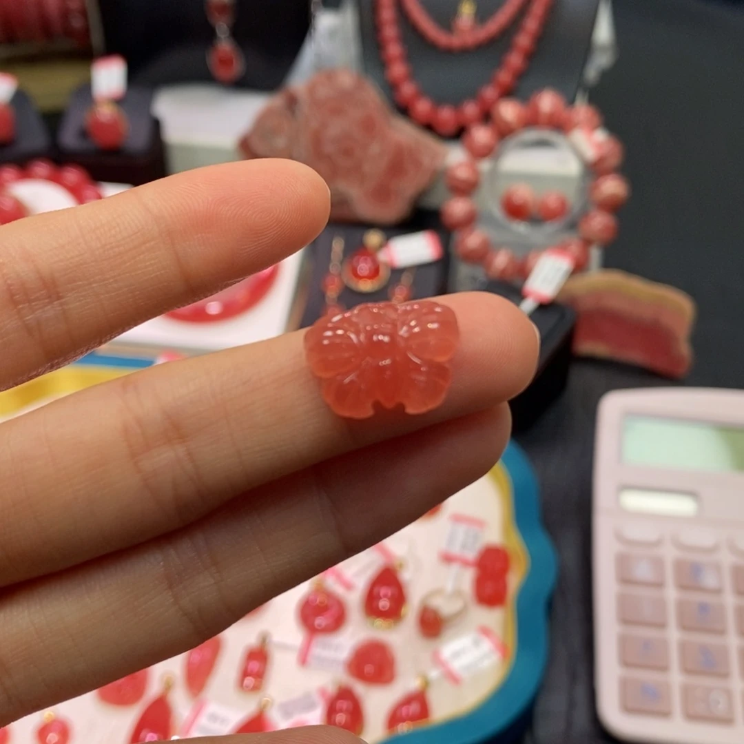 菱锰矿（红纹石）未镶嵌颈饰