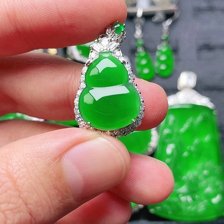 翡翠吊坠(赠链)未镶嵌葫芦吊坠