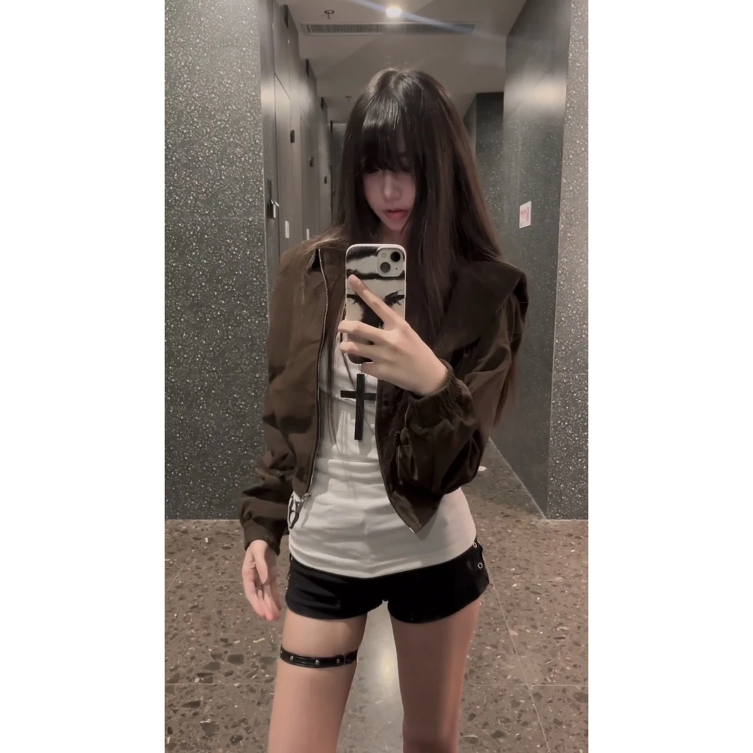 美拉德气质穿搭深棕色外套女2025春秋季修身短款夹克棒球服上衣