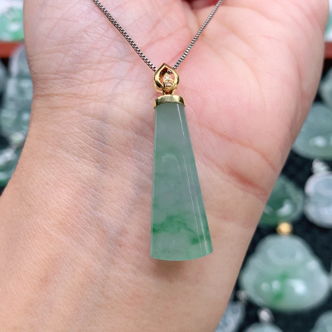 翡翠吊坠(不含链)18K金镶嵌