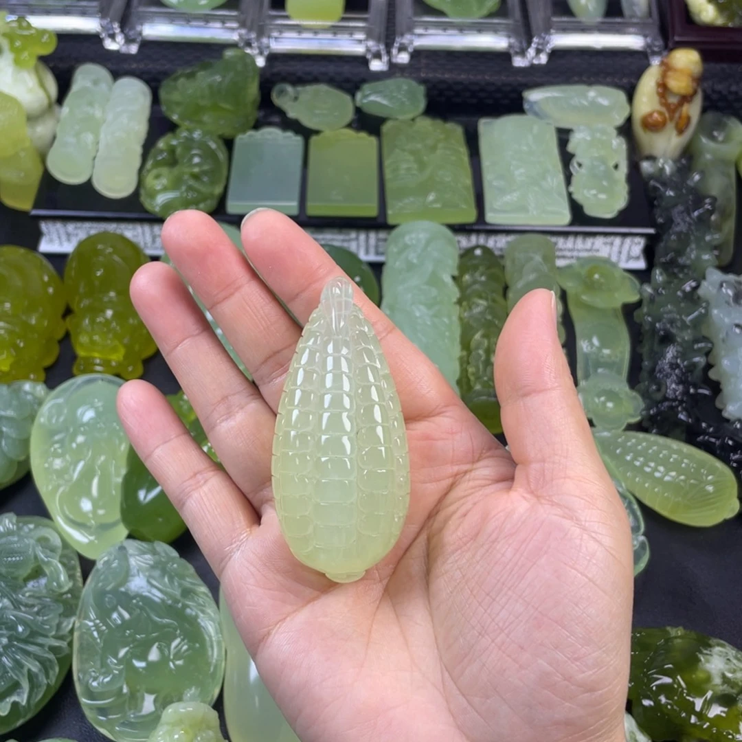 蛇纹石玉未镶嵌珠宝奇石