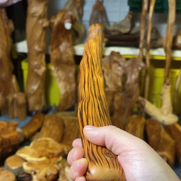 五***哥大叶紫檀（黑酸枝木类）太行崖柏棍子