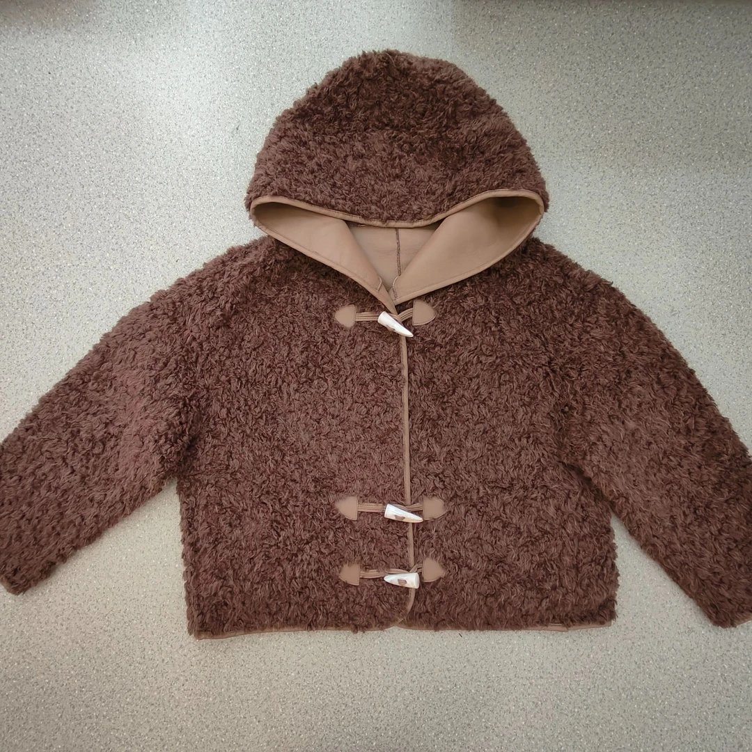 KYL可依莱-牛角扣饰连帽外套4D6M0110