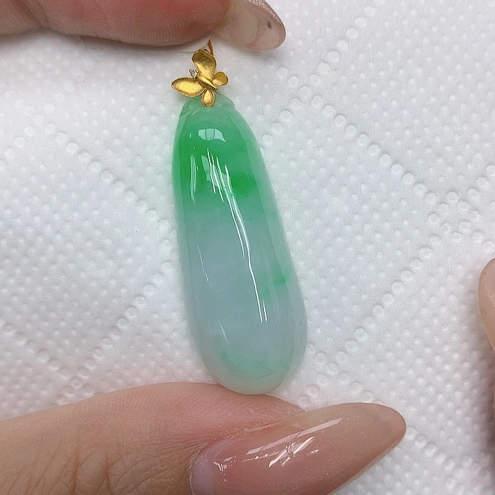 颈饰18K金镶嵌翡翠