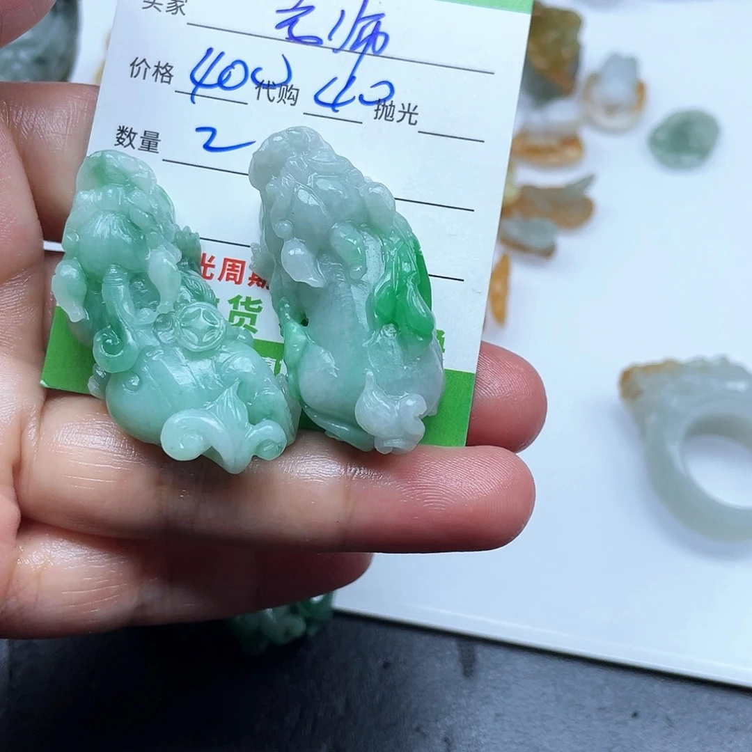 侯***课翡翠未镶嵌颈饰翡翠