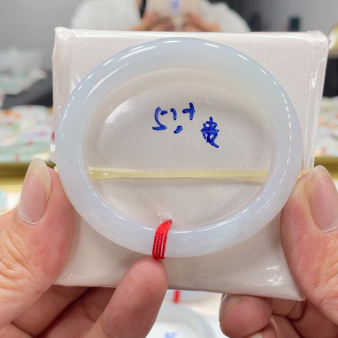 翡翠手镯未镶嵌翡翠手镯