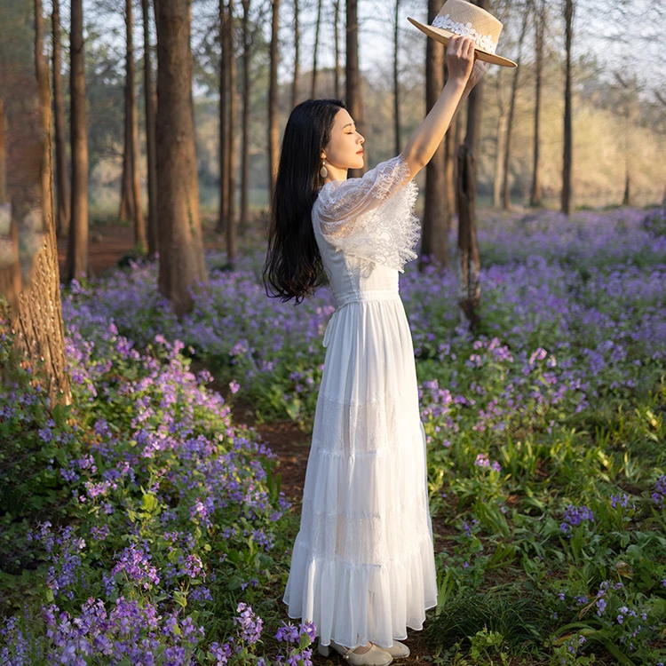 理想三旬旅行女装法式复古度假风白色蕾丝仙女拼接大裙摆长连衣裙