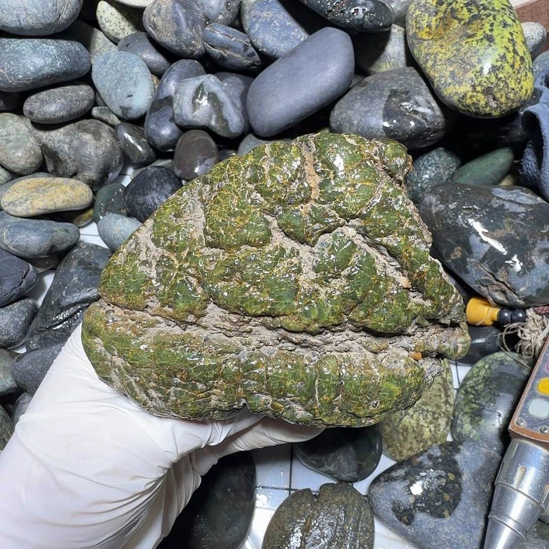 l***i蛇纹石玉未镶嵌西藏藏玉药王石