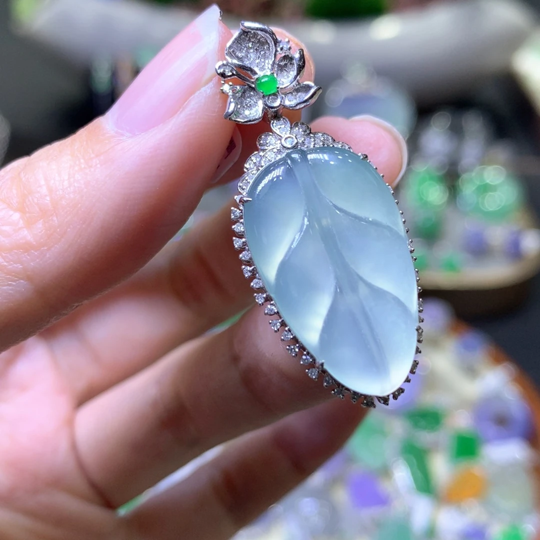 【闪购商品】翡翠颈饰18K金镶嵌翡翠吊坠项链