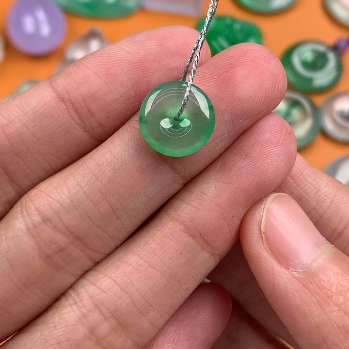 翡翠挂件未镶嵌….