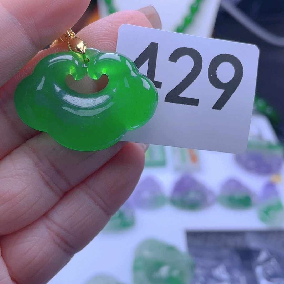 翡翠吊坠(赠链)未镶嵌