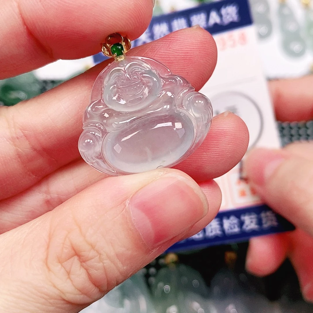 翡翠18K金镶嵌颈饰吊坠