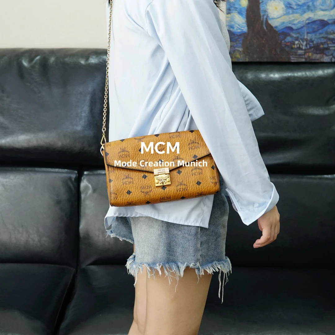 95新 MCM 干邑色链条斜挎包/XS05617010/7010