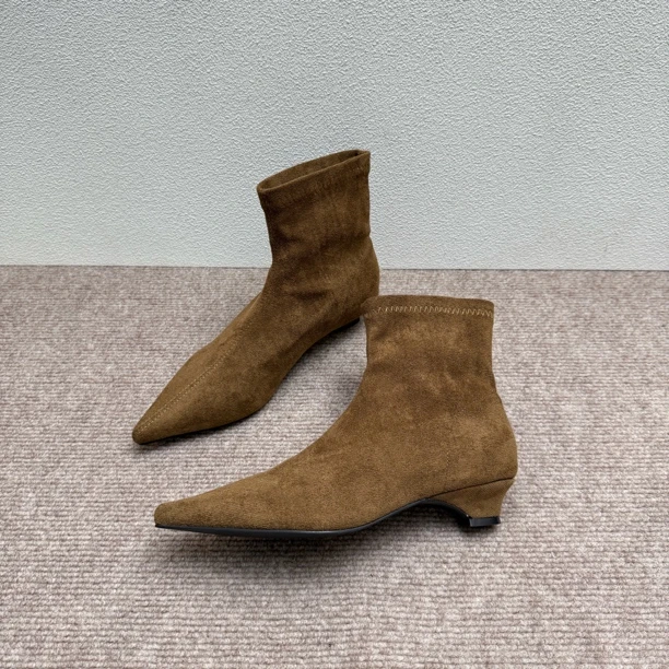 法式低跟尖头卡其色短靴女2025秋冬新款及踝靴气质绒面弹力瘦瘦靴