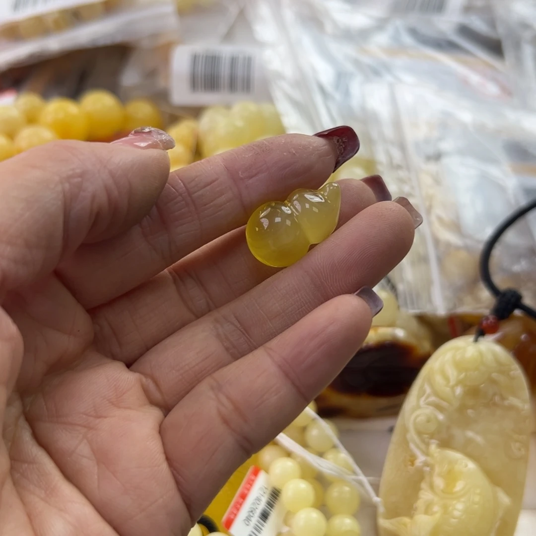 琥珀珠宝奇石未镶嵌