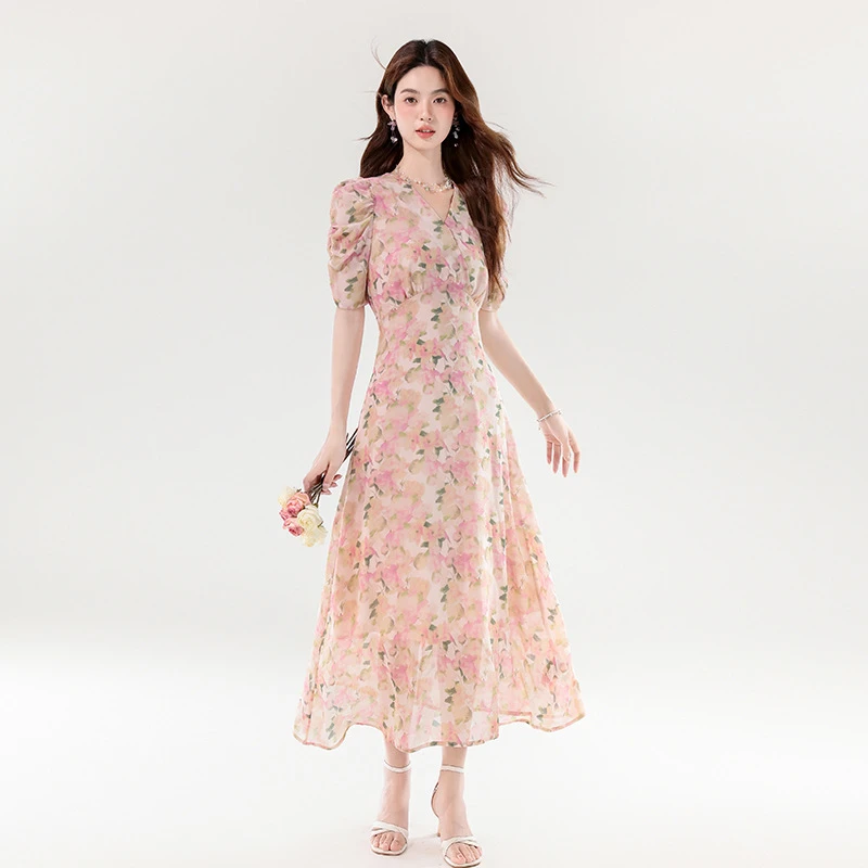 2025新款法式V领温柔优雅气质收腰显瘦长款雪纺花朵设计感连衣裙