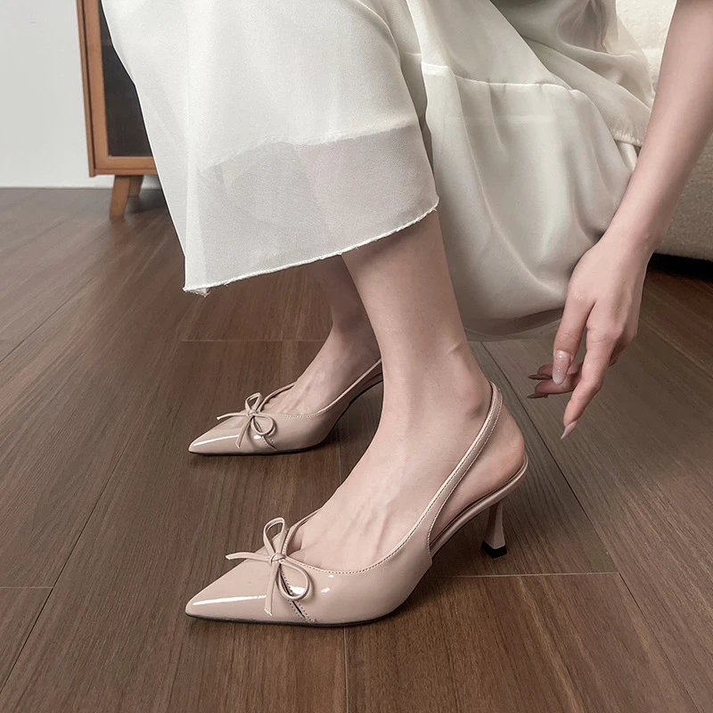裸色尖头结粗跟浅口高跟鞋女2025夏季新款一字带后空凉鞋法式气质