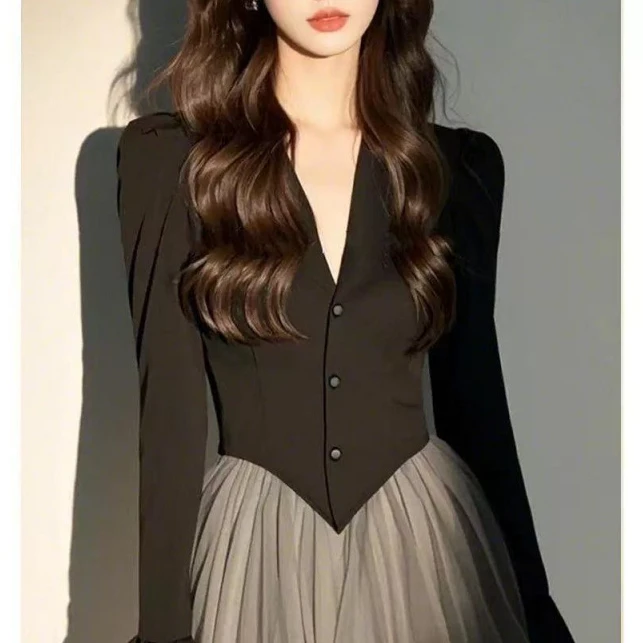 2025现货高级感新款女高级感气质V领拼接网纱收腰显瘦中长款裙