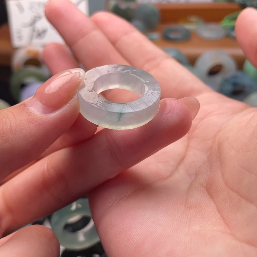 未镶嵌定制翡翠小**儿戒指