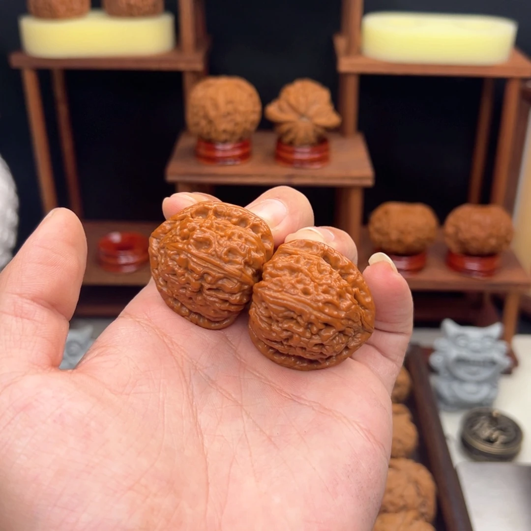 陳***୭文玩核桃吊坠全品36三角白