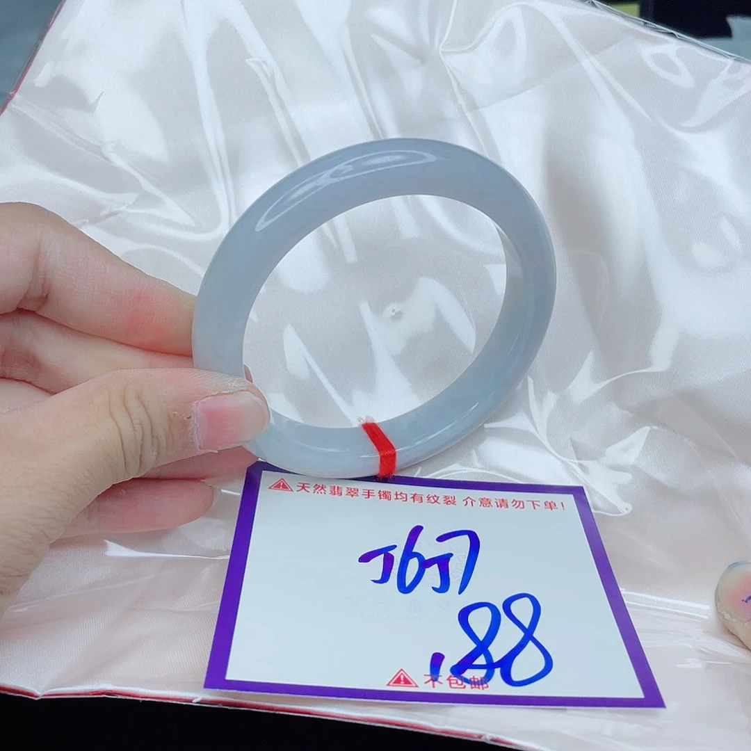翡翠手镯未镶嵌翡翠