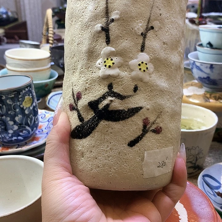 器物的色彩搭配起来很漂亮25