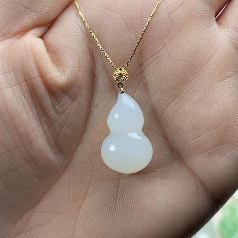 【闪购商品】颈饰18K金镶嵌和田玉