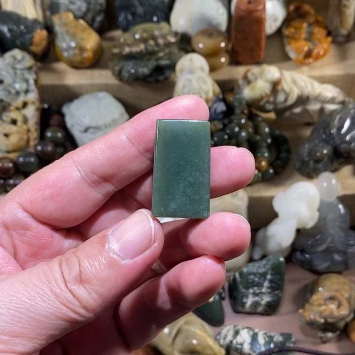 透闪石质玉未镶嵌挂件