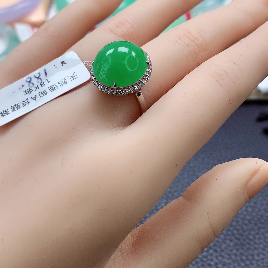 翡翠戒指18K金镶嵌大绿蛋戒指