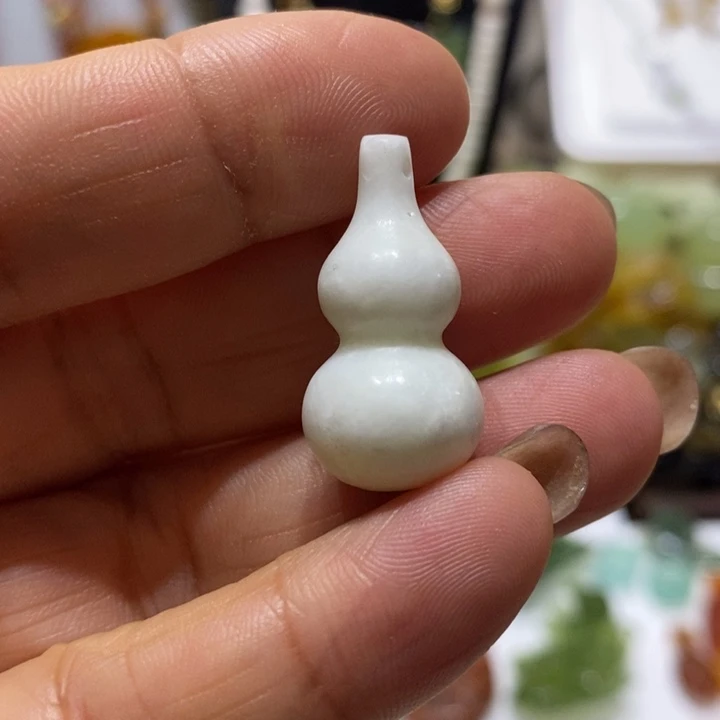 蛇纹石玉未镶嵌挂坠