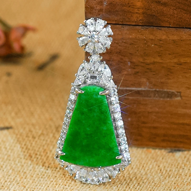 天然翡翠A货精致百搭高级感豪镶满辣绿银白色扇形无事牌单吊坠
