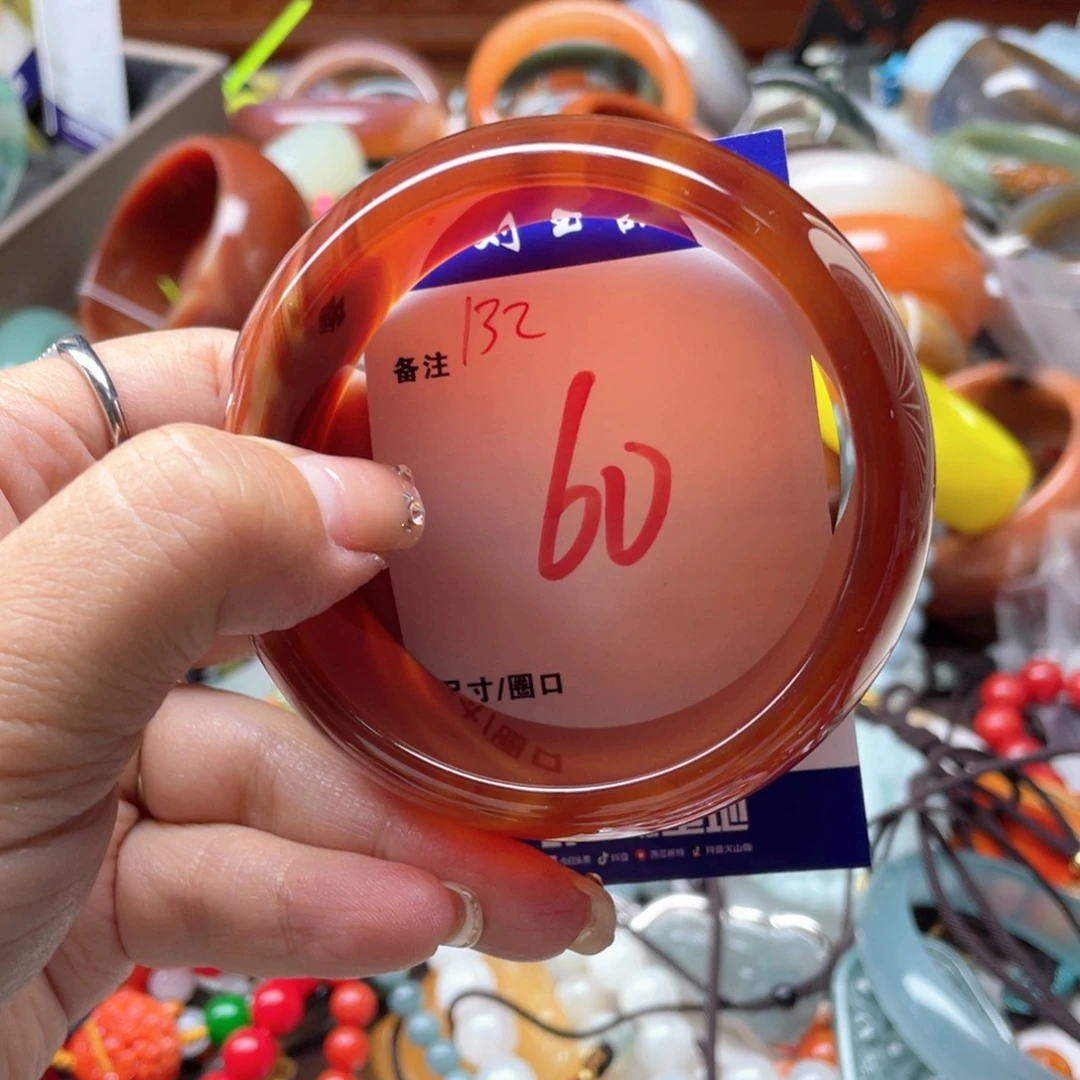 民***姐玛瑙/玉髓未镶嵌手镯