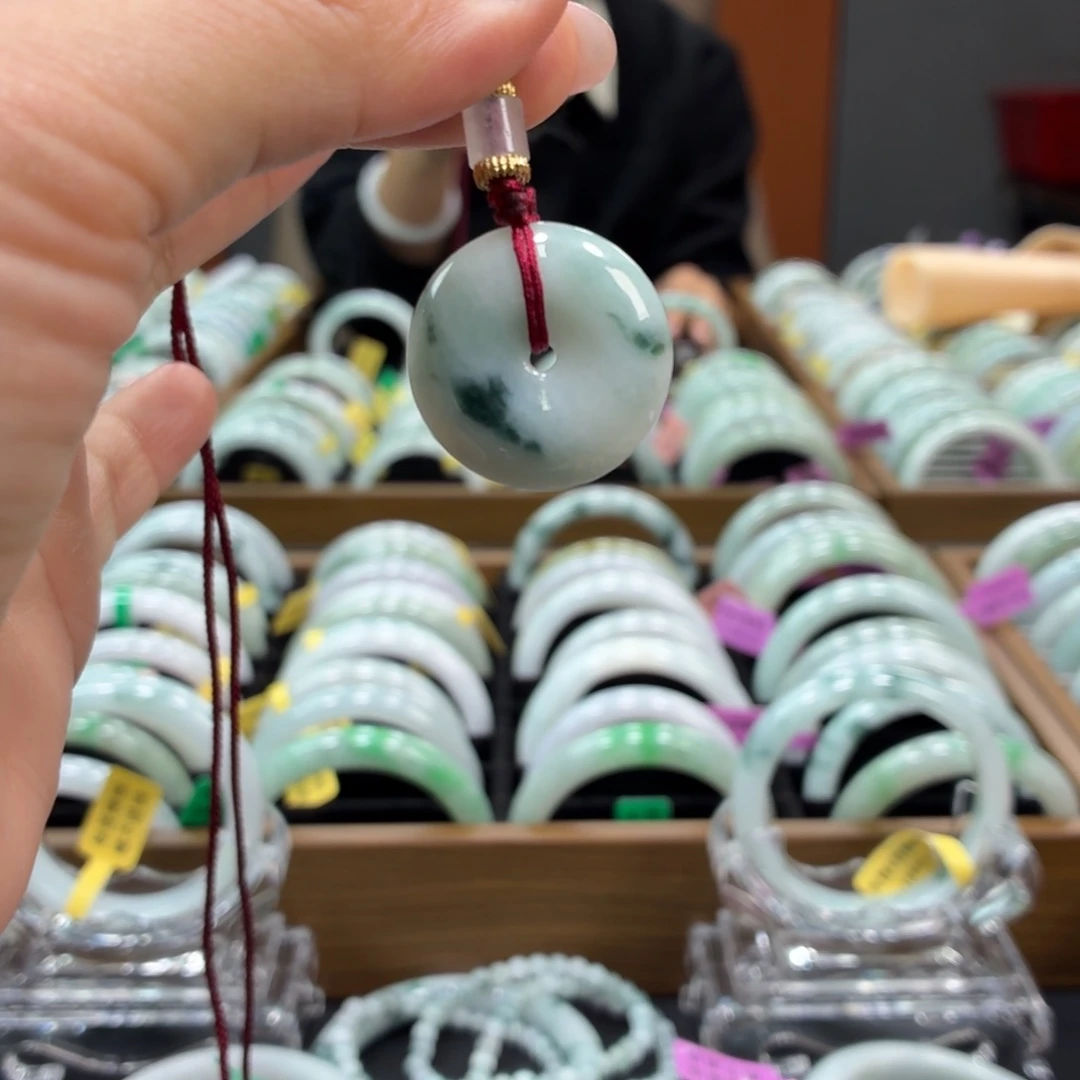 翡翠未镶嵌颈饰55555