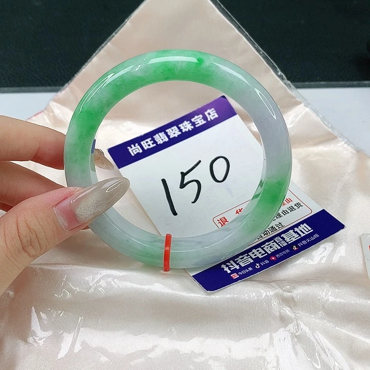 翡翠手镯未镶嵌翡翠