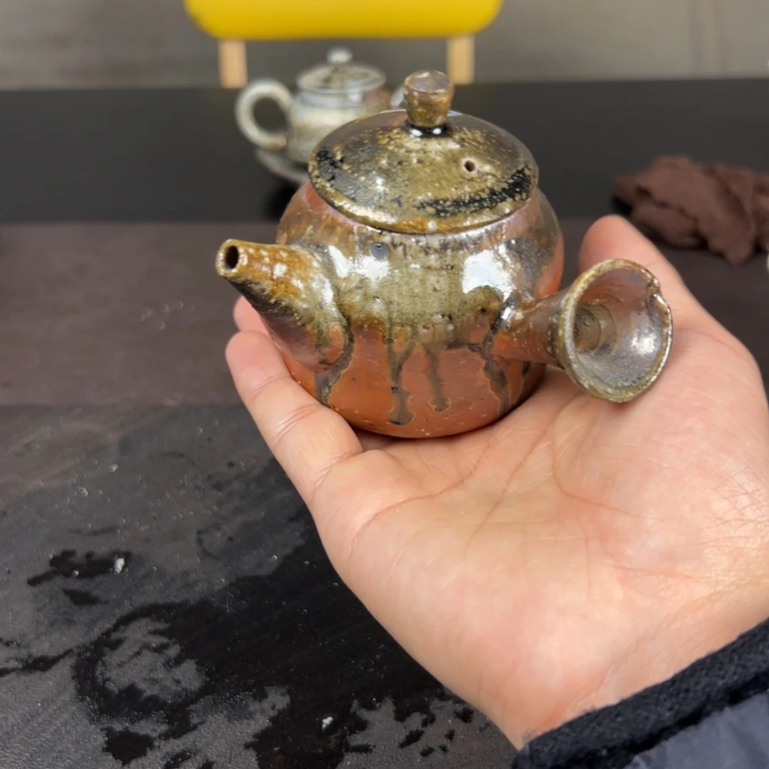 杯柴烧茶器主人壶。瑕