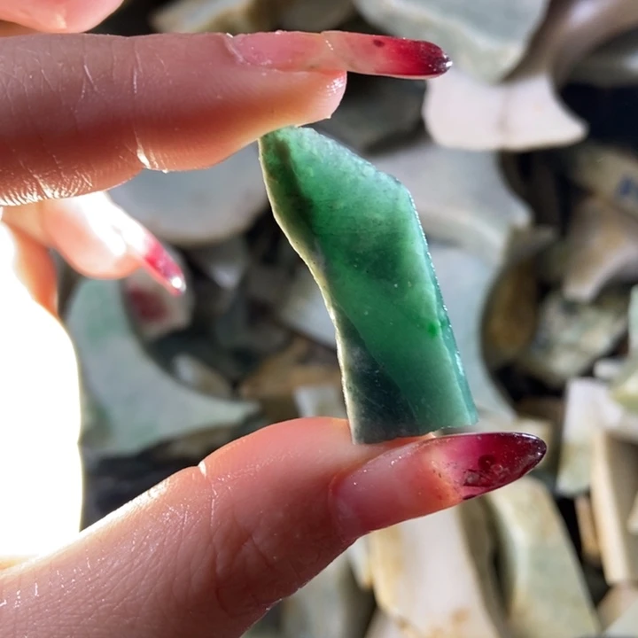 翡翠颈饰未镶嵌天然翡翠