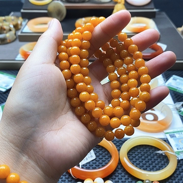 未镶嵌石英质玉（黄龙玉）手镯