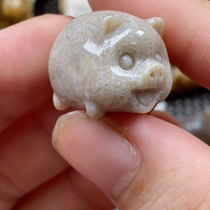 颈饰未镶嵌硅化珊瑚（珊瑚玉）小摆件