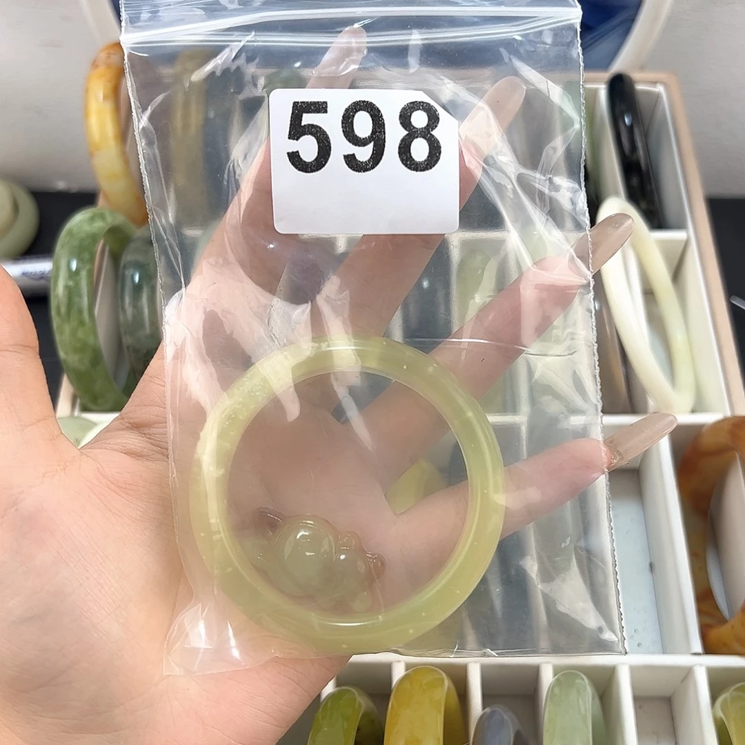 香****蛇纹石玉未镶嵌颈饰