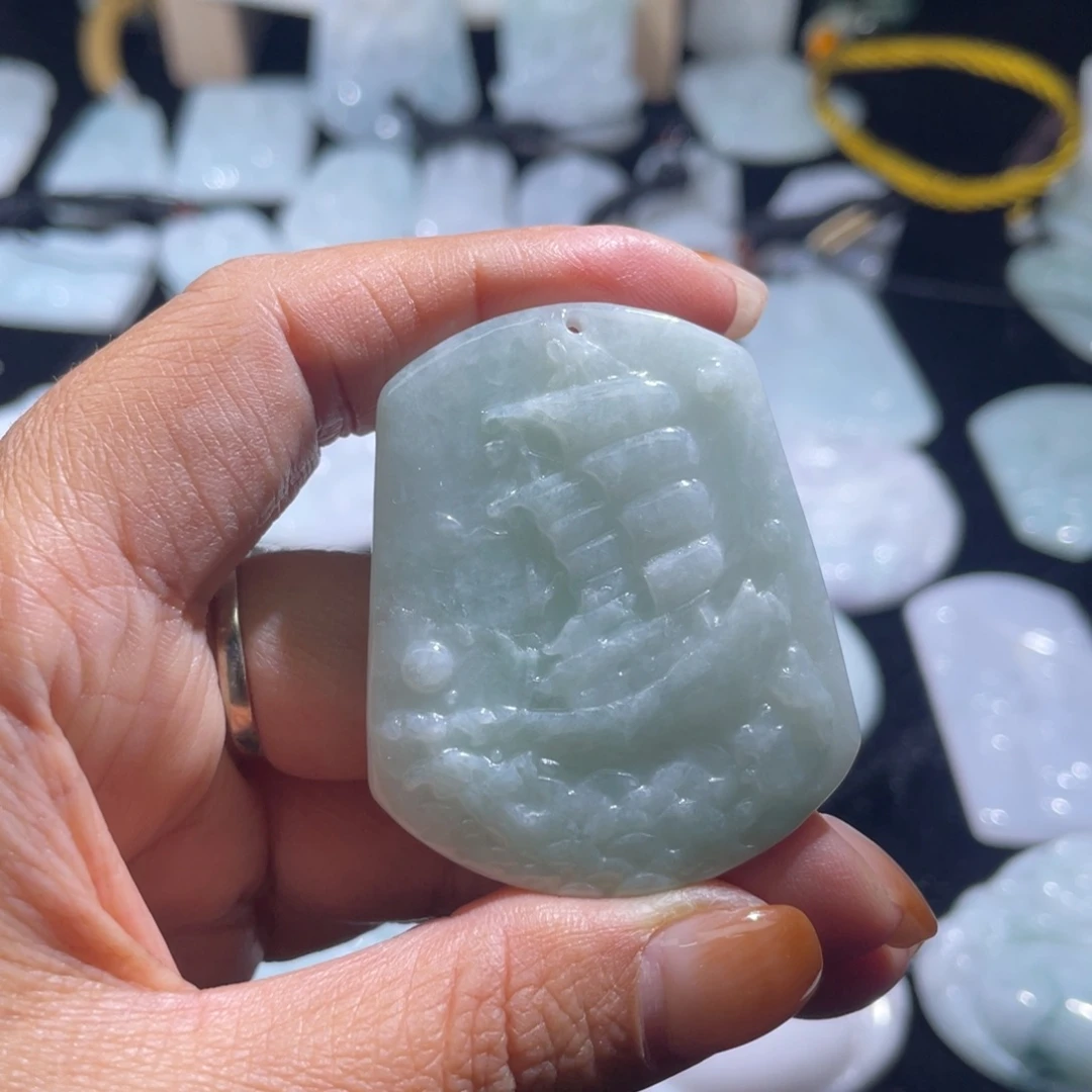 翡翠未镶嵌颈饰一帆风顺