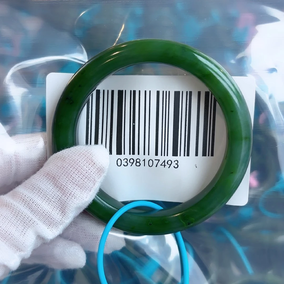 和田玉手镯未镶嵌微瑕56