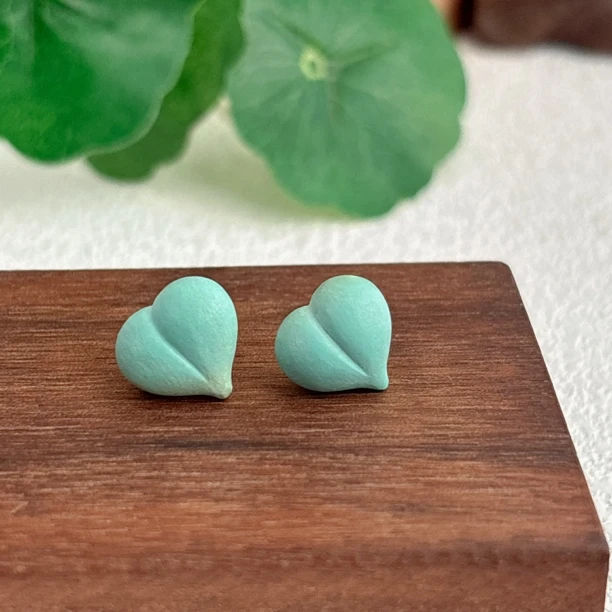 880天然绿松石屁桃18K耳钉11mm左右