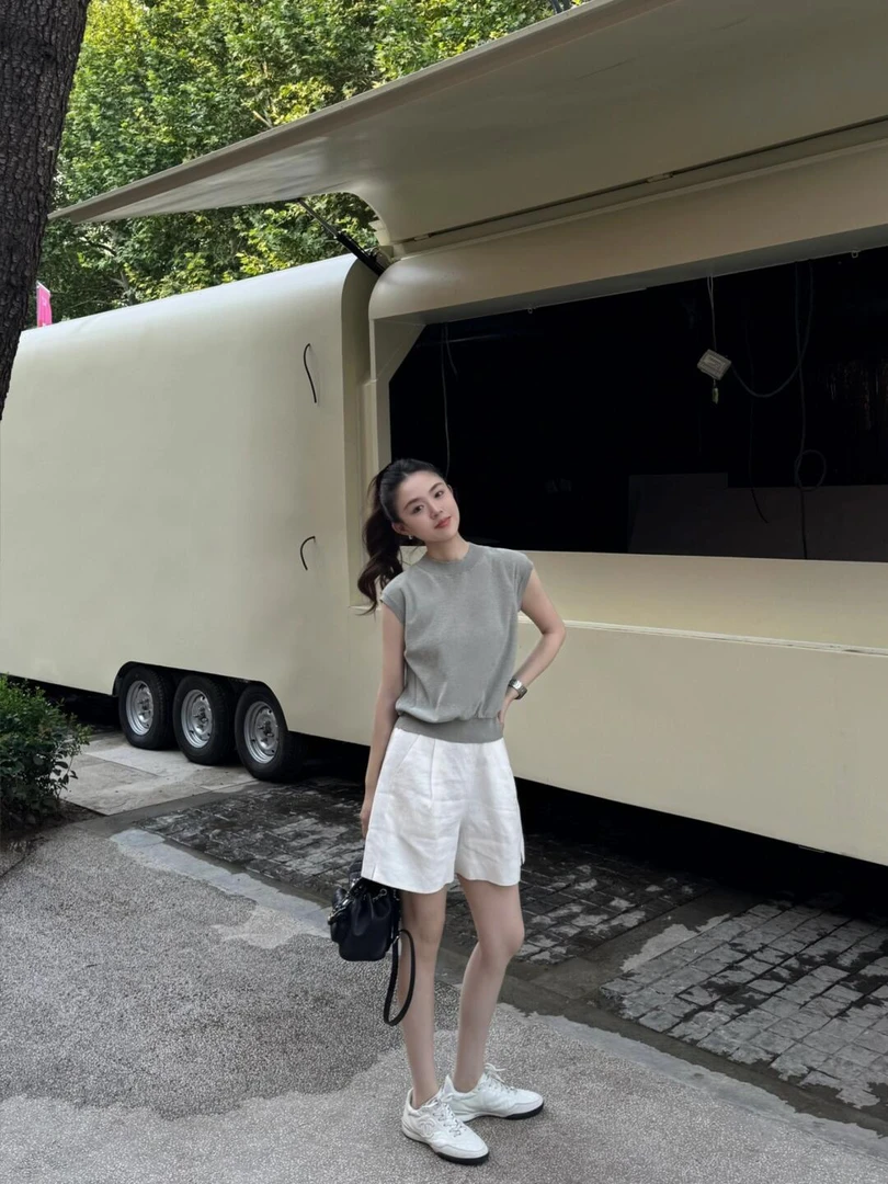 夏季新款小众女装美式复古灰色无袖背心设计感T恤休闲松紧腰短裤