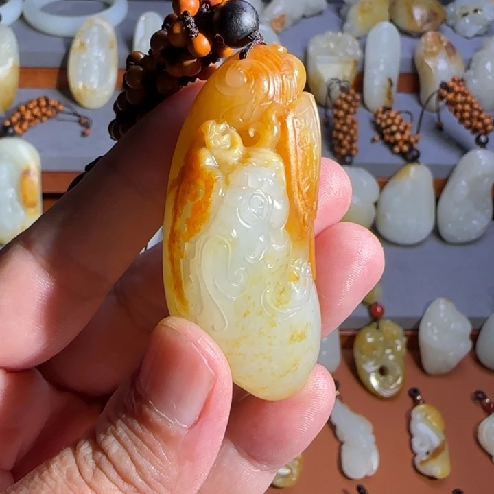 精***石和田玉未镶嵌颈饰