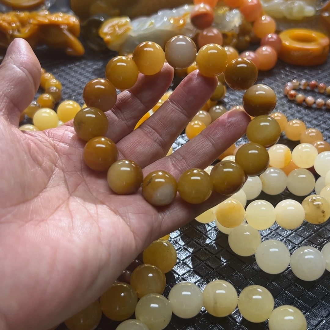 石英质玉未镶嵌颈饰