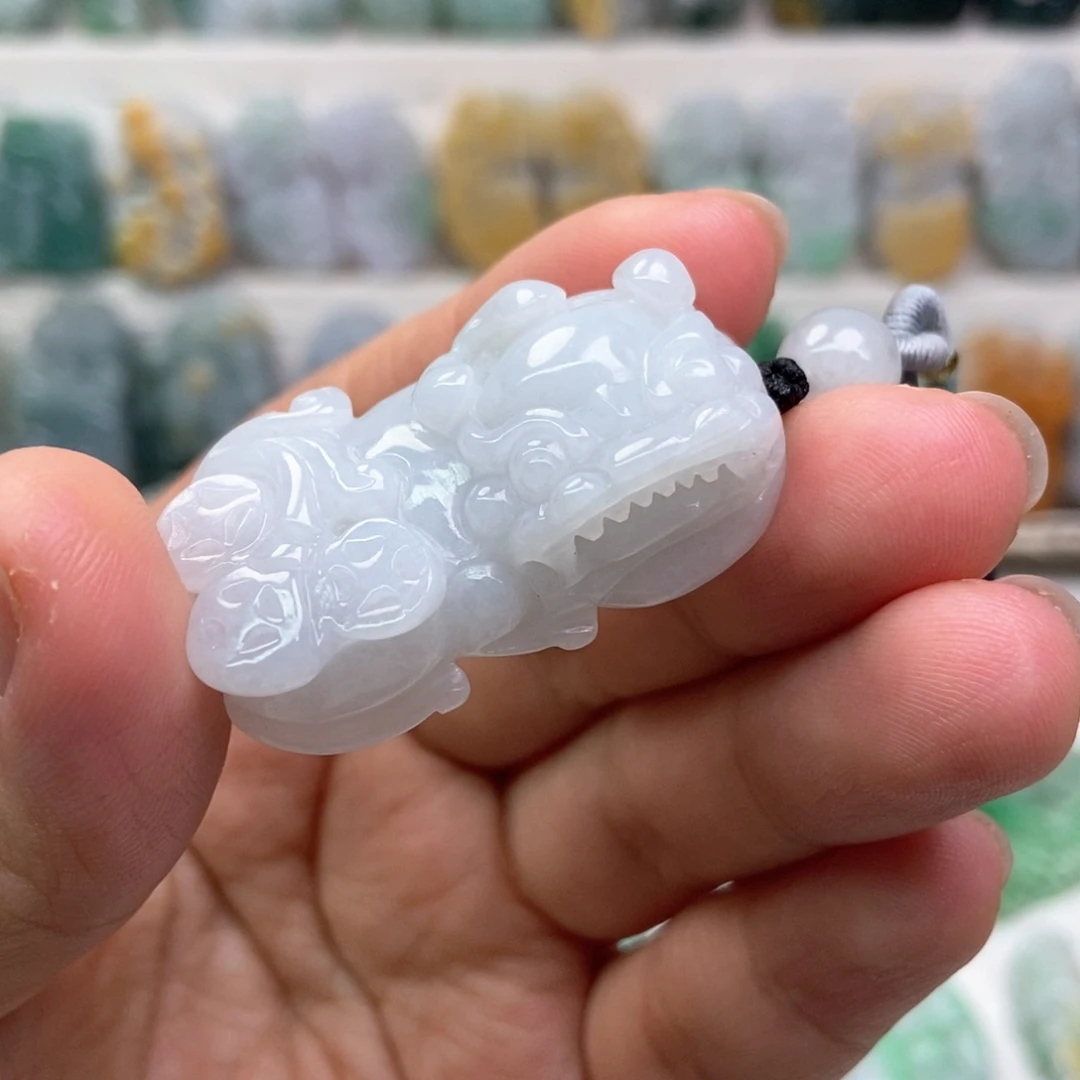 翡翠未镶嵌吊坠(赠链)