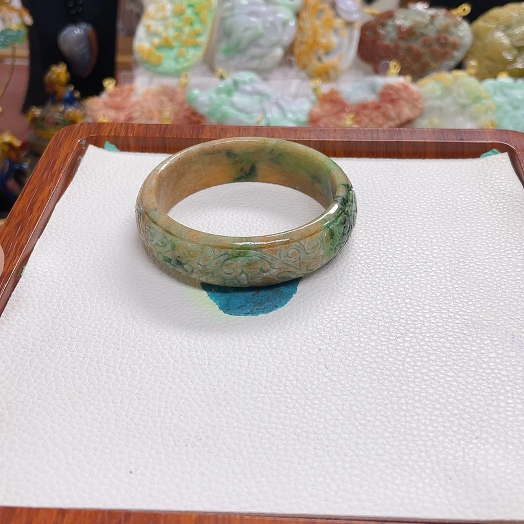 宝***1翡翠未镶嵌颈饰手镯