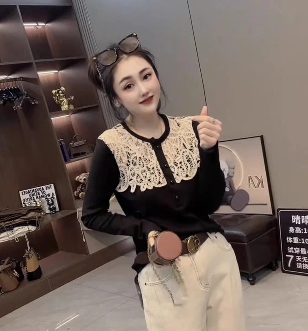 欧洲站2025冬季新款拼接纽扣镂空蕾丝花边t恤女时尚洋气百搭上衣